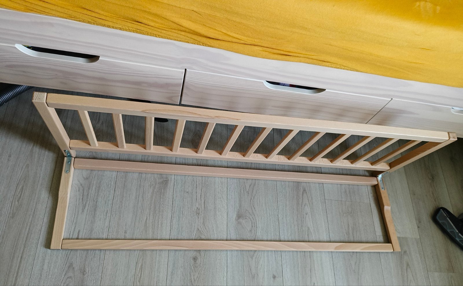 Houten bedhekje voor kinderbed - Veiligheid en comfort, Kinderen en Baby's, Ophalen, Zo goed als nieuw, Minder dan 140 cm, Minder dan 70 cm