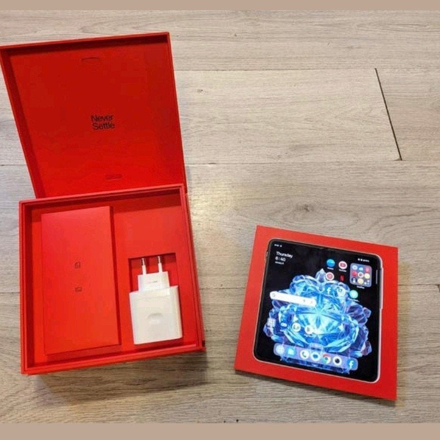 One plus open fold telefoon. Zgan, 1 speler, Ophalen of Verzenden, Zo goed als nieuw, Vanaf 7 jaar