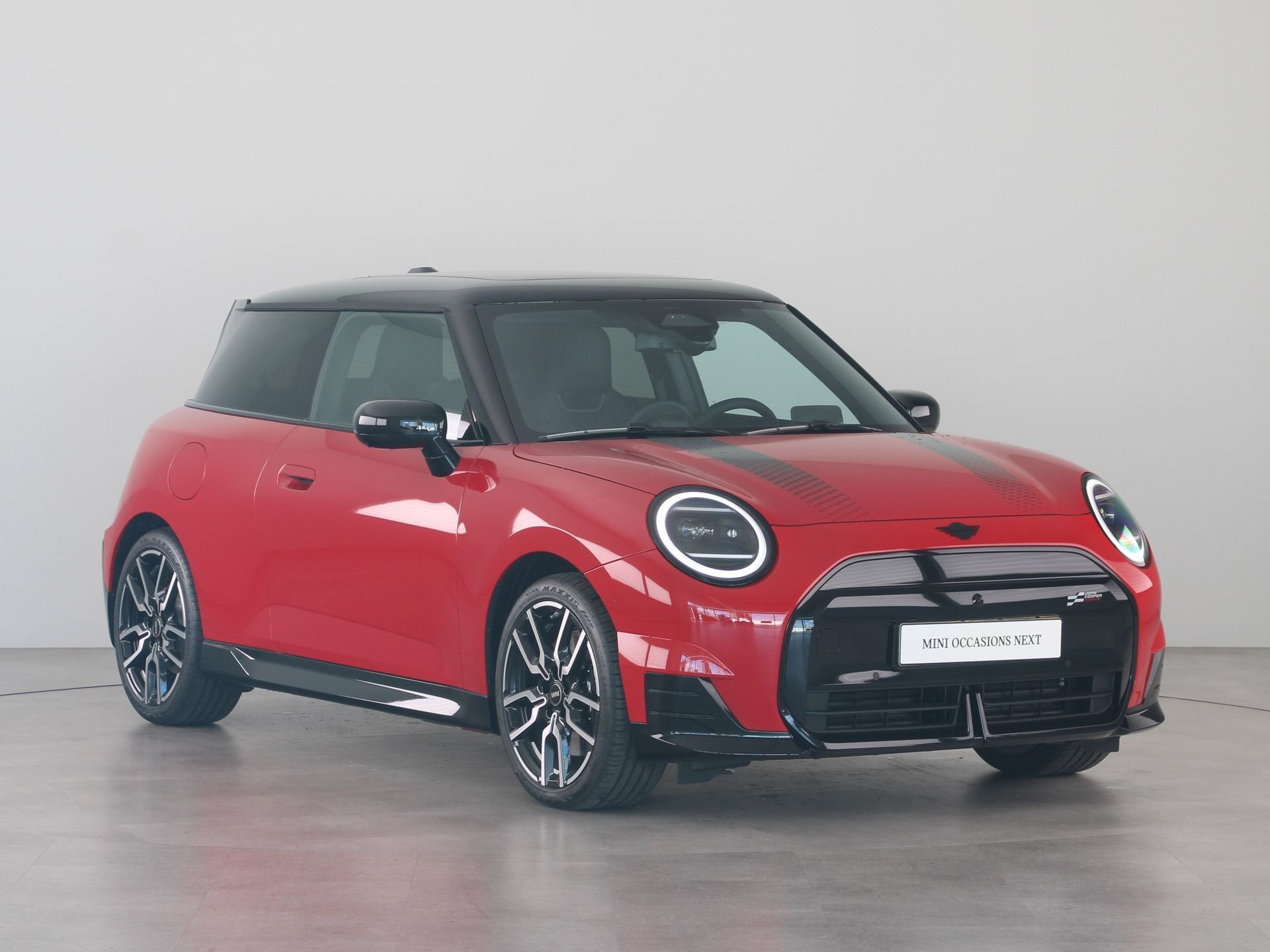 MINI Cooper SE John Cooper Works Pakket L Accu conditie 100%, Auto's, Dealer onderhouden, Zwart, Met garantie (alle), 4 stoelen