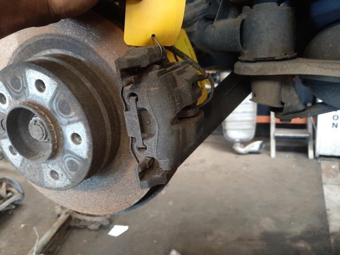 Remklauw (Tang) rechts-achter van een BMW 3-Serie, Gebruikt, -, -, Ophalen of Verzenden