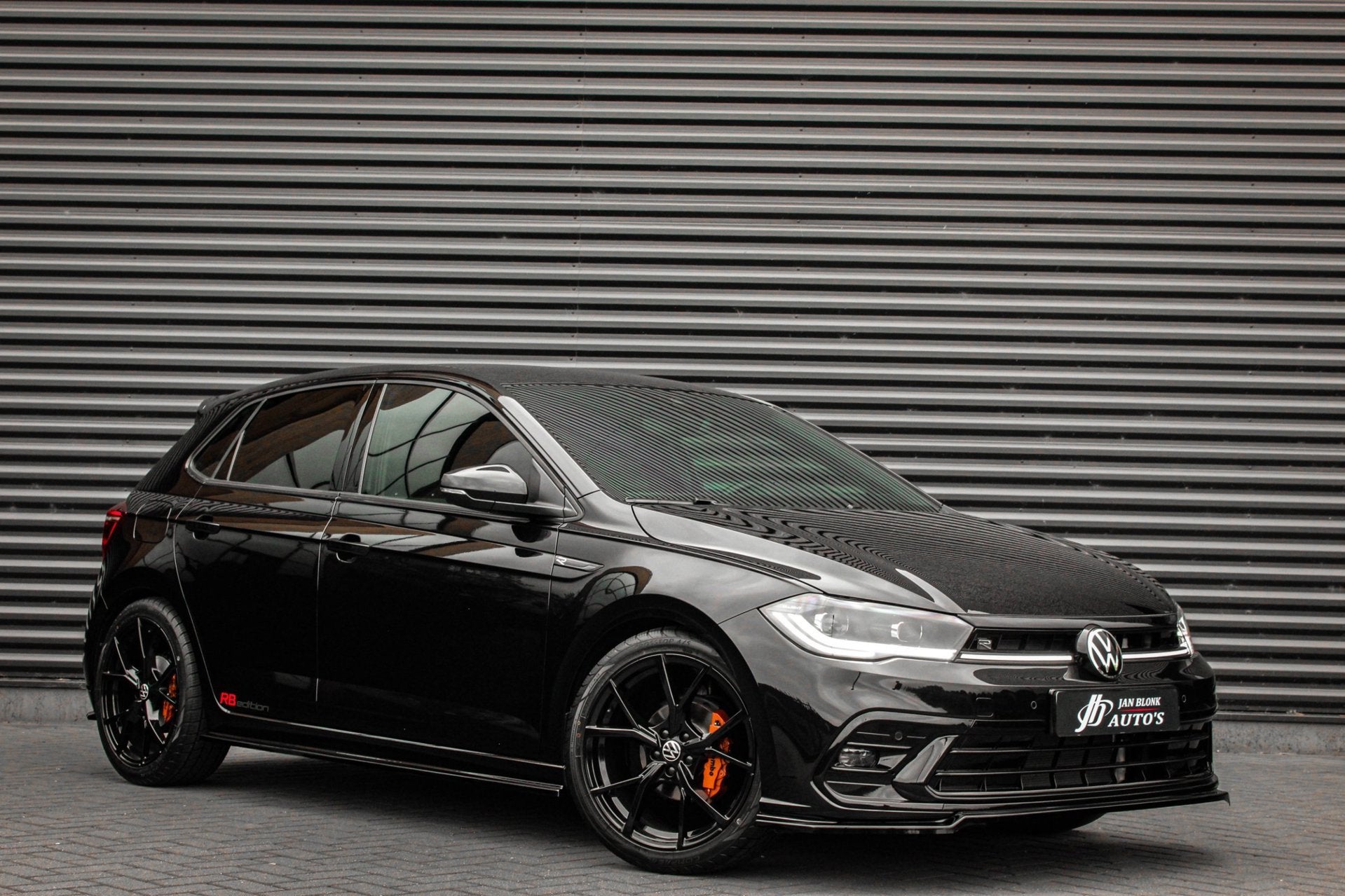Volkswagen Polo 1.0 TSI R-Line OPTIONS / FULL BLACK / VERLAG, Auto's, Volkswagen, Stof, 95 pk, Zwart, Bedrijf