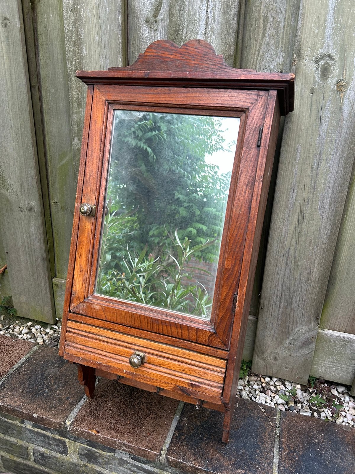 Antiek houten medicijnkastje met spiegel en lade, Antiek en Kunst, Ophalen of Verzenden, Rechthoekig, Minder dan 50 cm, Minder dan 100 cm