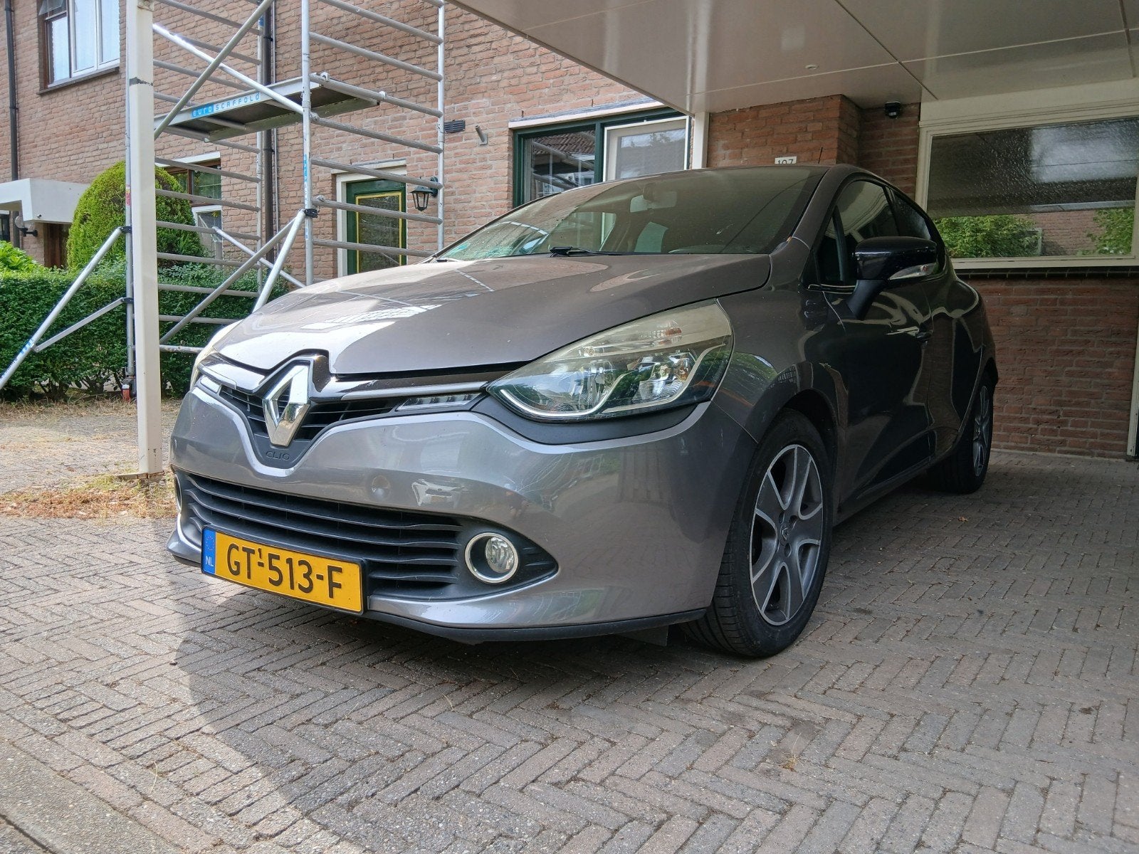 Renault Clio 0.9 TCE 66KW 5-DRS 2015 Grijs, Auto's, Renault, Voorwielaandrijving, 898 cc, 40 €/maand, 540 kg
