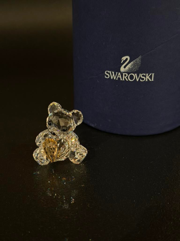 NIEUWSTAAT SWAROVSKI KRIS BEER “VANUIT HET HART” BEELDJE, Verzamelen, Swarovski, Ophalen of Verzenden, Zo goed als nieuw, Figuurtje