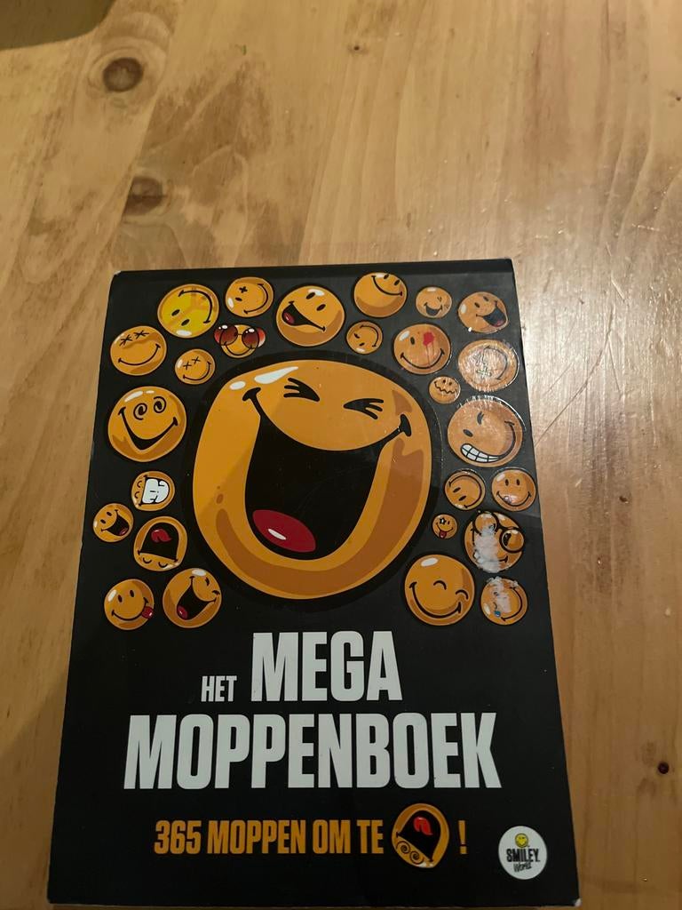 Het Mega Moppenboek 365 moppen, Boeken, Ophalen of Verzenden, Gelezen, Moppen