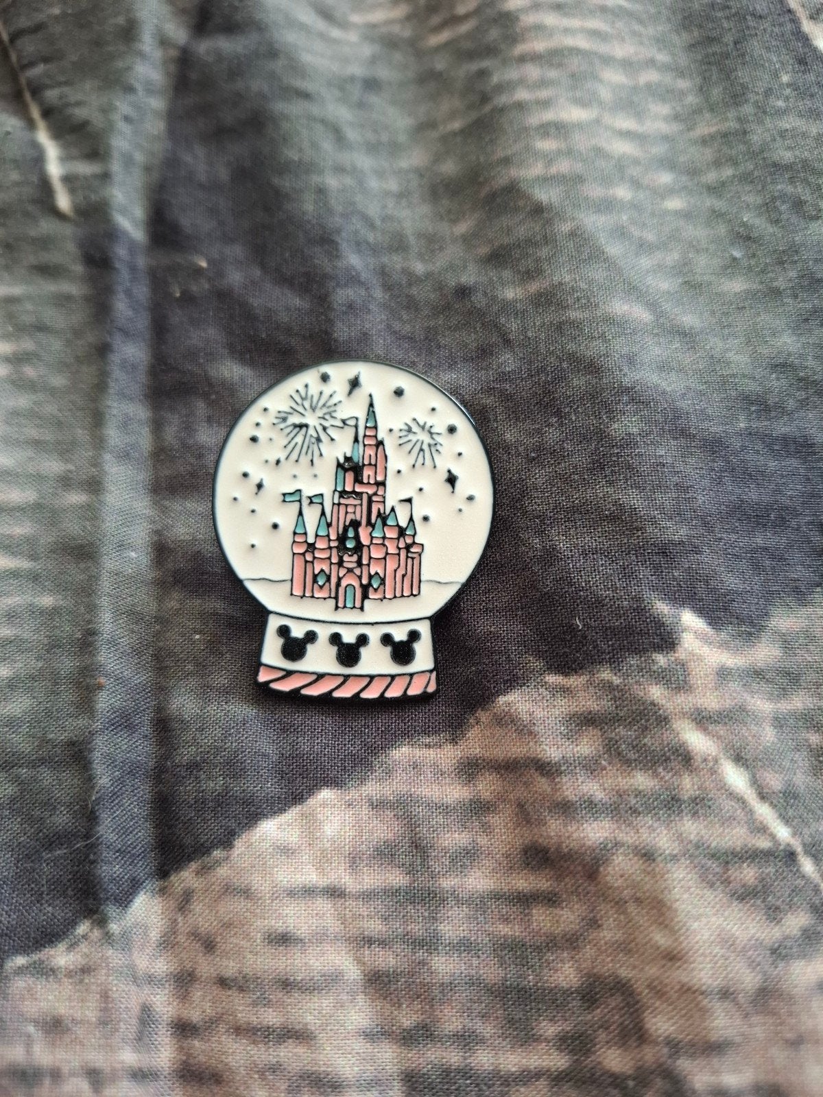 Nieuwe Disney Snowglobe Pin, Verzamelen, Disney, Ophalen of Verzenden, Overige figuren, Nieuw, Overige typen