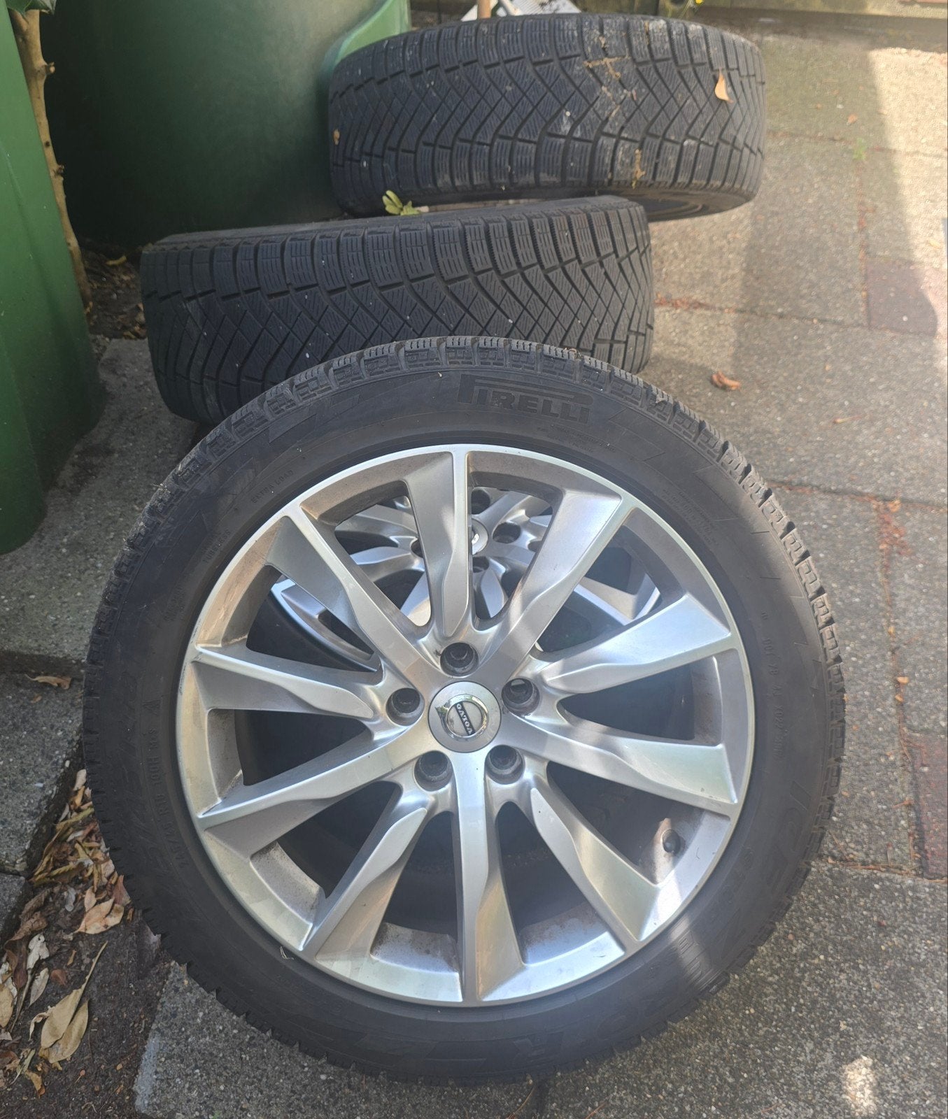 Volvo velgen met Pirelli winterbanden R18 (4.5-4.9mm), Auto-onderdelen, 18 inch, Banden en Velgen, Personenwagen, Gebruikt