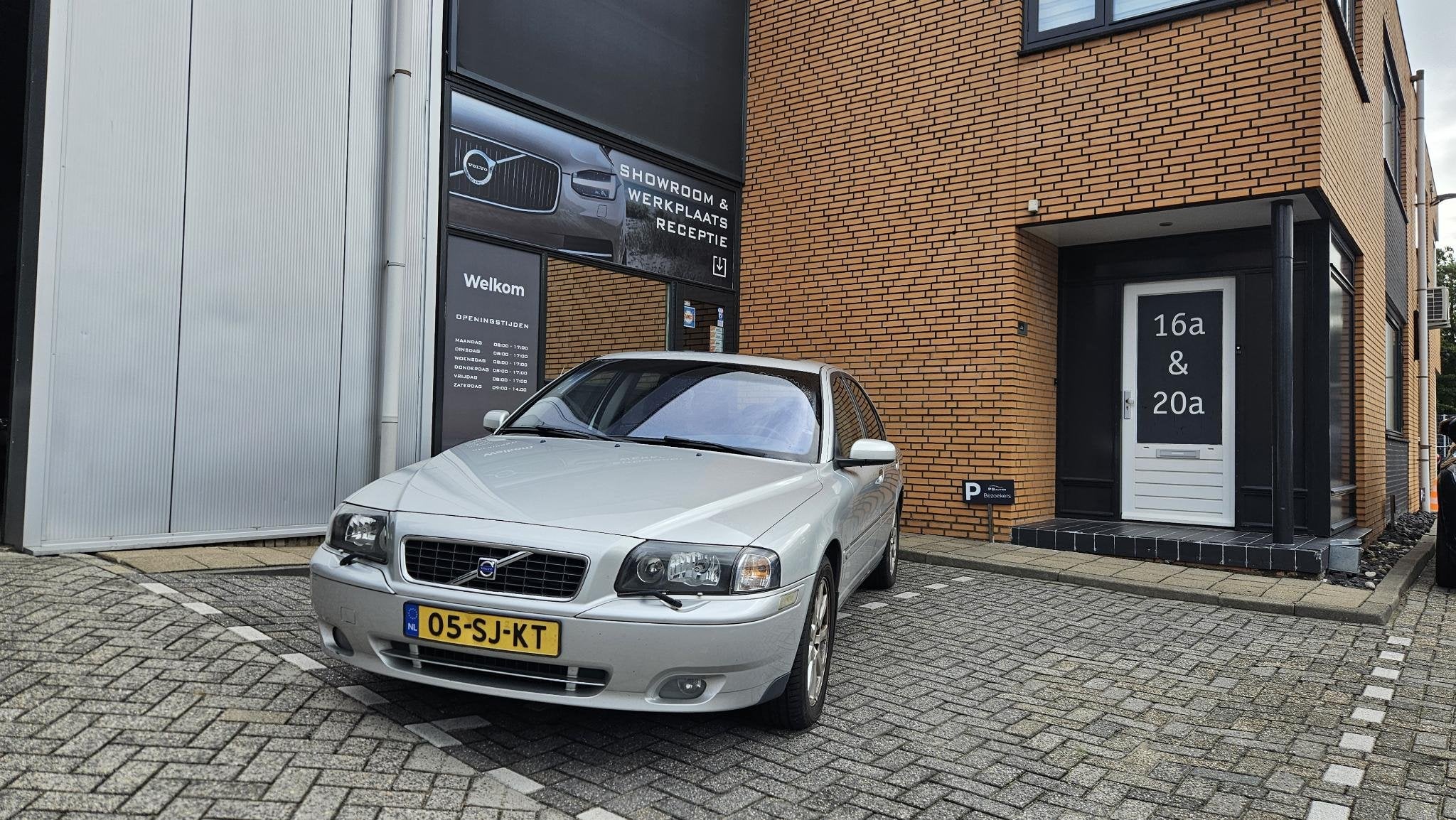 Volvo S80 2.5T Momentum Graphite, Auto's, Volvo, Zwart, Automatische klimaatregeling, Bedrijf, 2435 cc