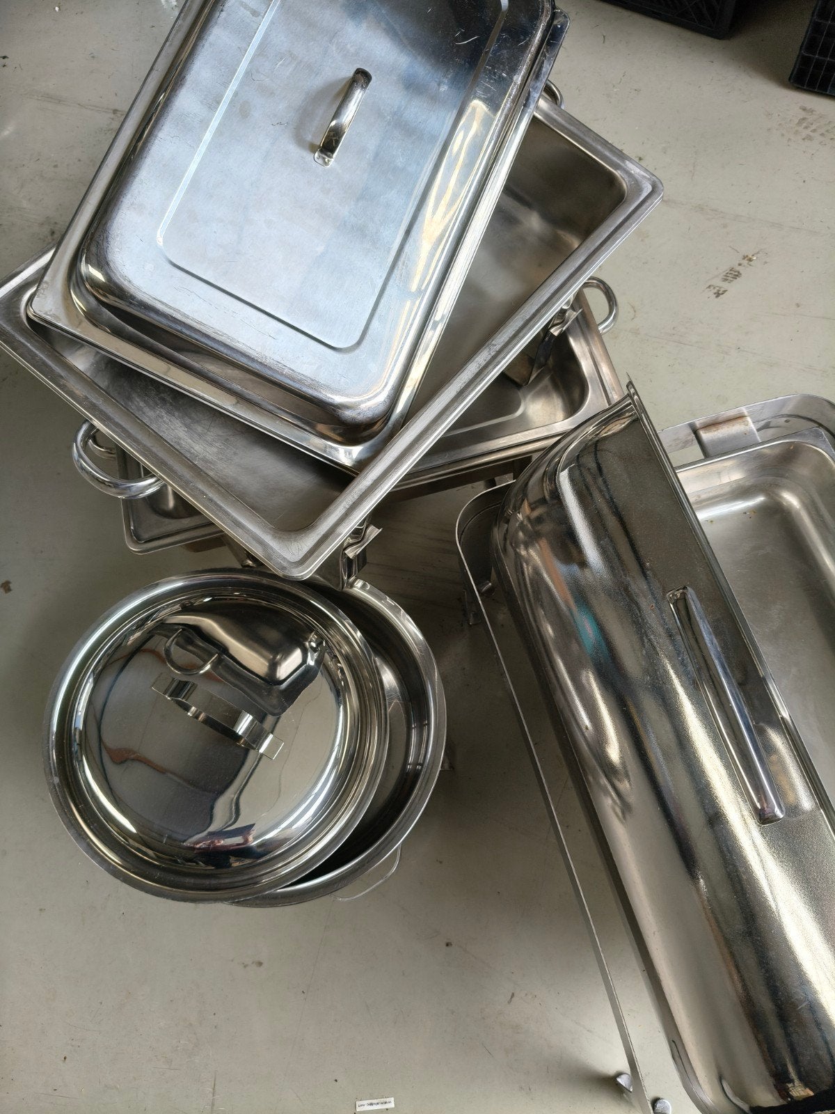 Chafing dishes en ronde warmhoudschalen, Ophalen, Gebruikt