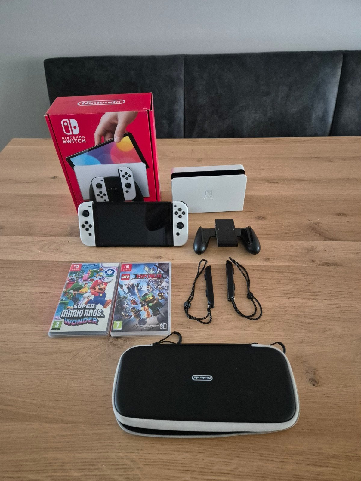 Nintendo Switch OLED met 2 games en extra's, Switch OLED, Met games, Met 2 controllers, Ophalen of Verzenden