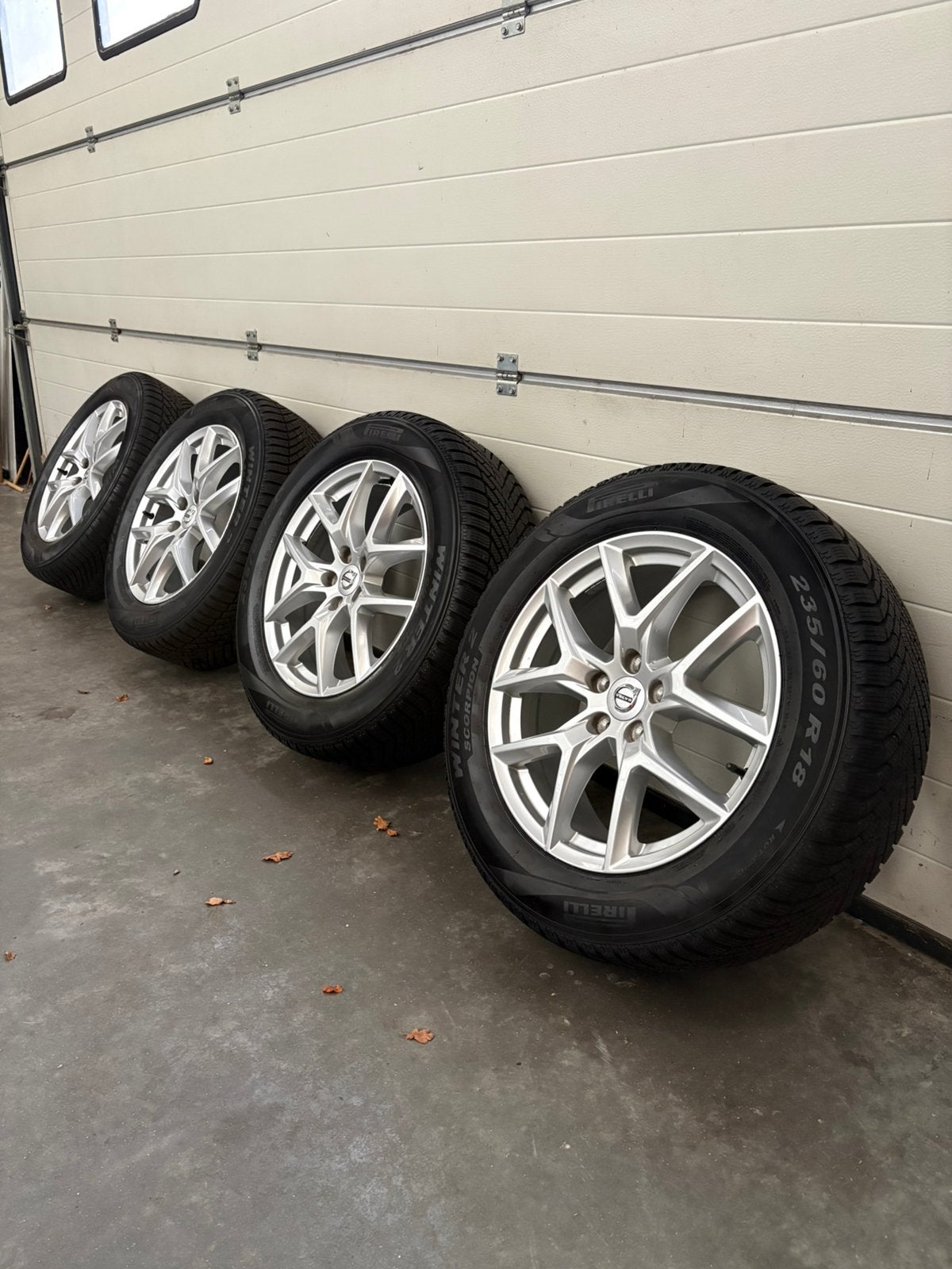 Volvo XC60 18 inch winterset Pirelli nieuwstaat, 18 inch, Gebruikt, Banden en Velgen, Zweden