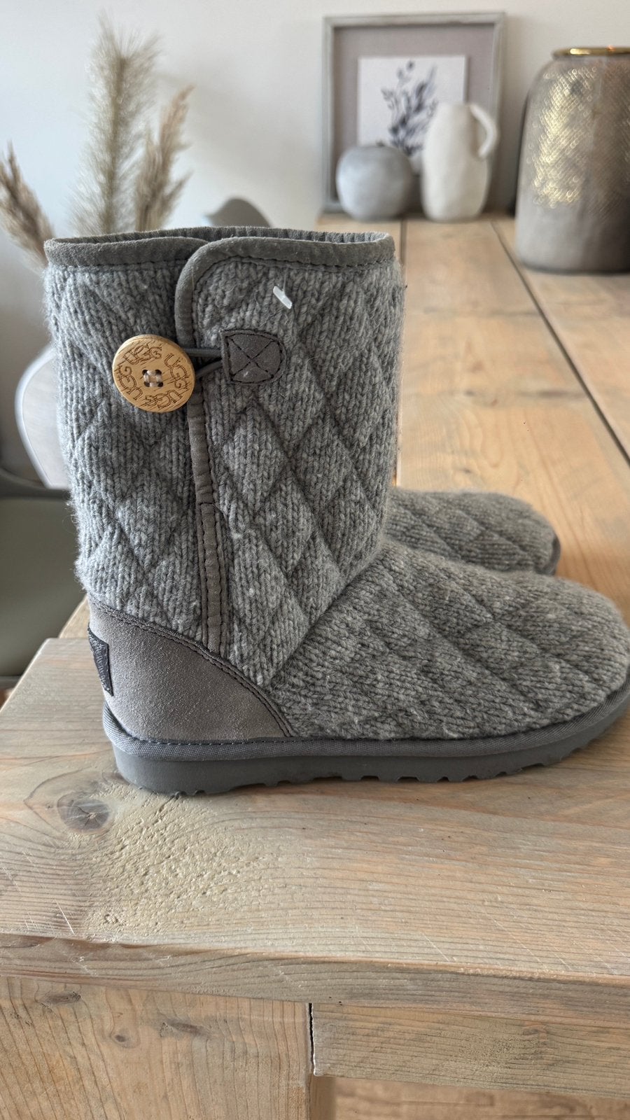 Prachtige Grijze Uggs Australia, 1 keer gedragen , maat 38, Lage of Enkellaarzen, Nieuw, Ophalen of Verzenden, Grijs