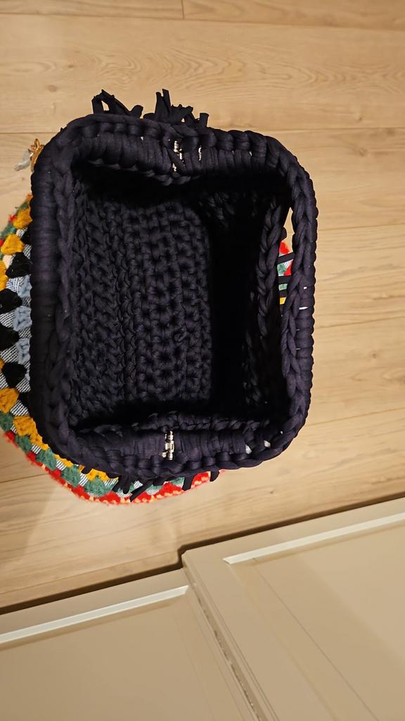 Unieke Handgemaakte Gehaakte Tas - Zwart met Kleurrijke Basi, Ophalen of Verzenden, Zo goed als nieuw, Zwart, Handtas