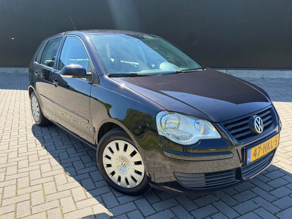 Volkswagen Polo 1.4 16V TREKHAAK/AIRCO/CRUISE NW DISTRIBUTIE, Voorwielaandrijving, Metallic lak, Stof, 40 €/maand