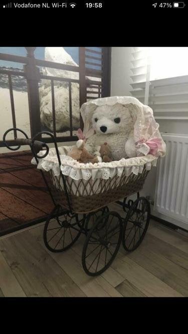 Vintage poppenwagen riet met metalen onderstel, Ophalen