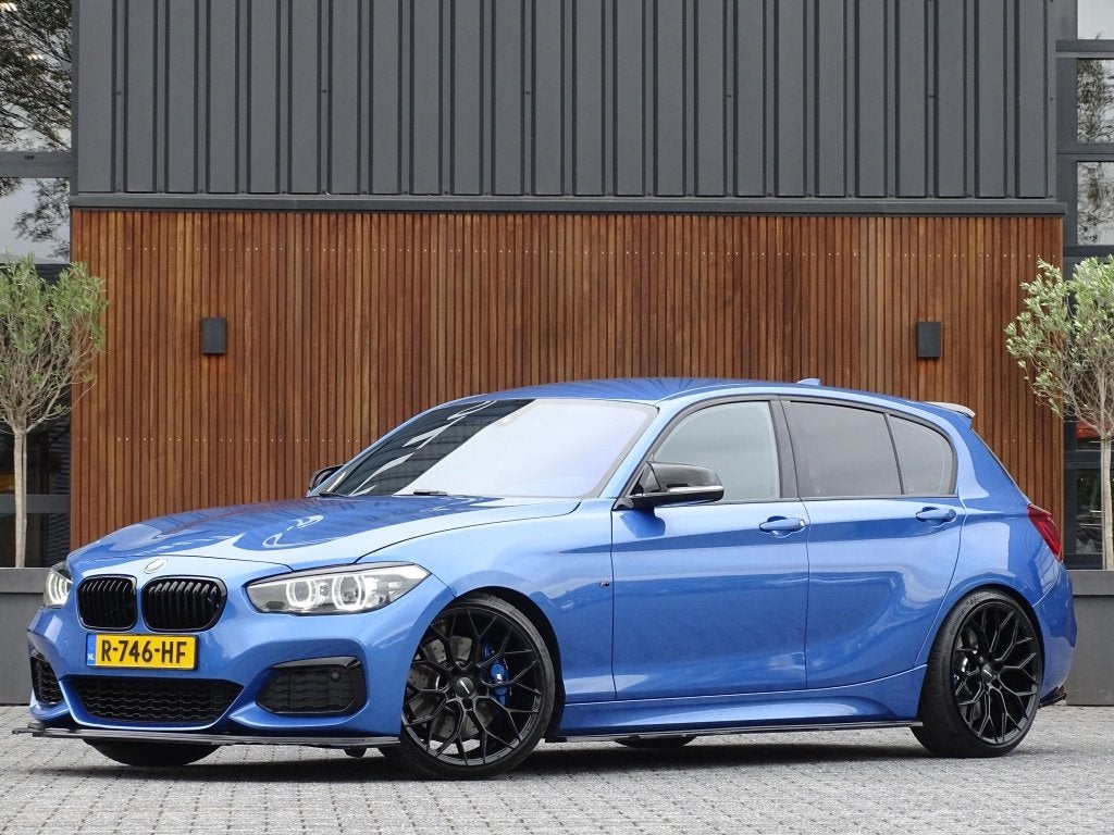 BMW 1-serie M140i 560PK / Brembo / Zaero Edit / Stage 2 / Bi, Auto's, BMW, Stof, Euro 6, Blauw, 14 km/l