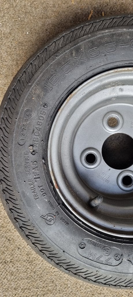 Aanhangwagen wiel, Auto diversen, Aanhangwagen-onderdelen, Ophalen of Verzenden, Gebruikt