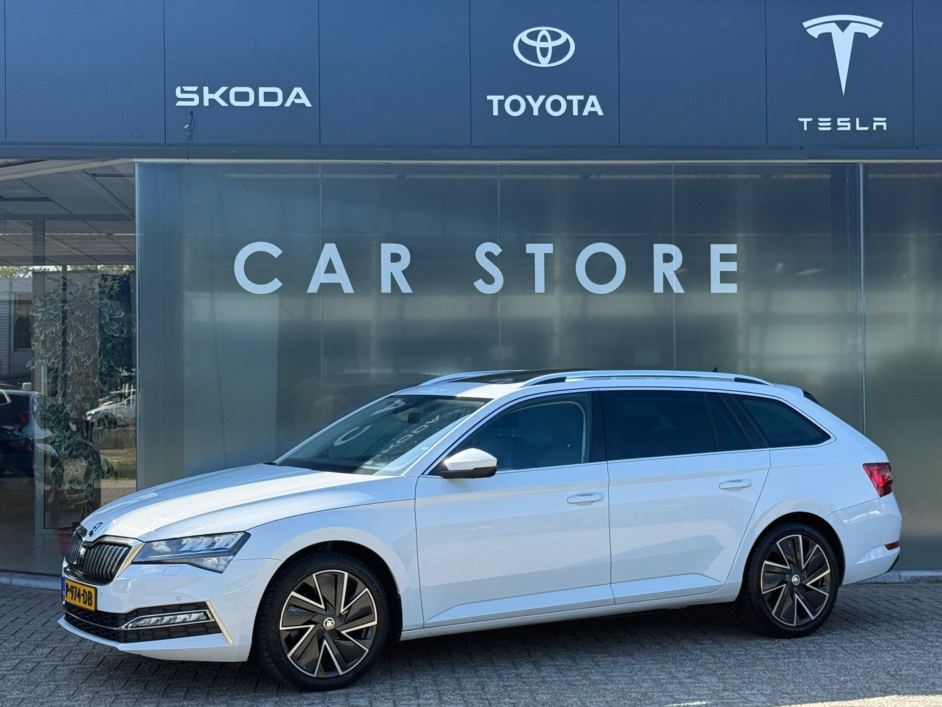 Skoda Superb Combi 1.4 TSI iV Sportline Pano|Sfeer|ACC|Dodeh, Auto's, Dealer onderhouden, Gebruikt, Leder en Stof, Wit