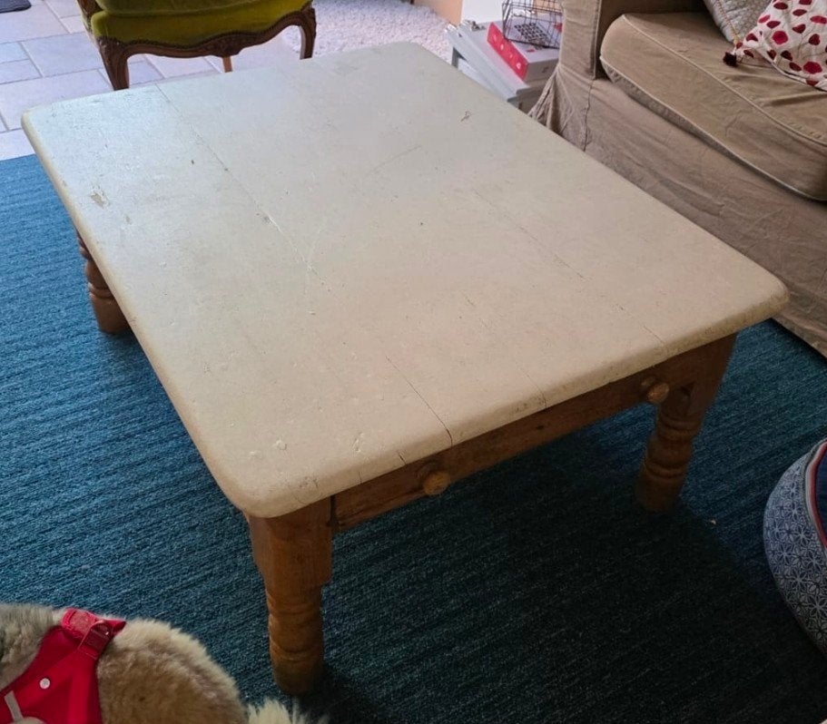 Antieke grenen salontafel met lade en gedraaide poten, Ophalen