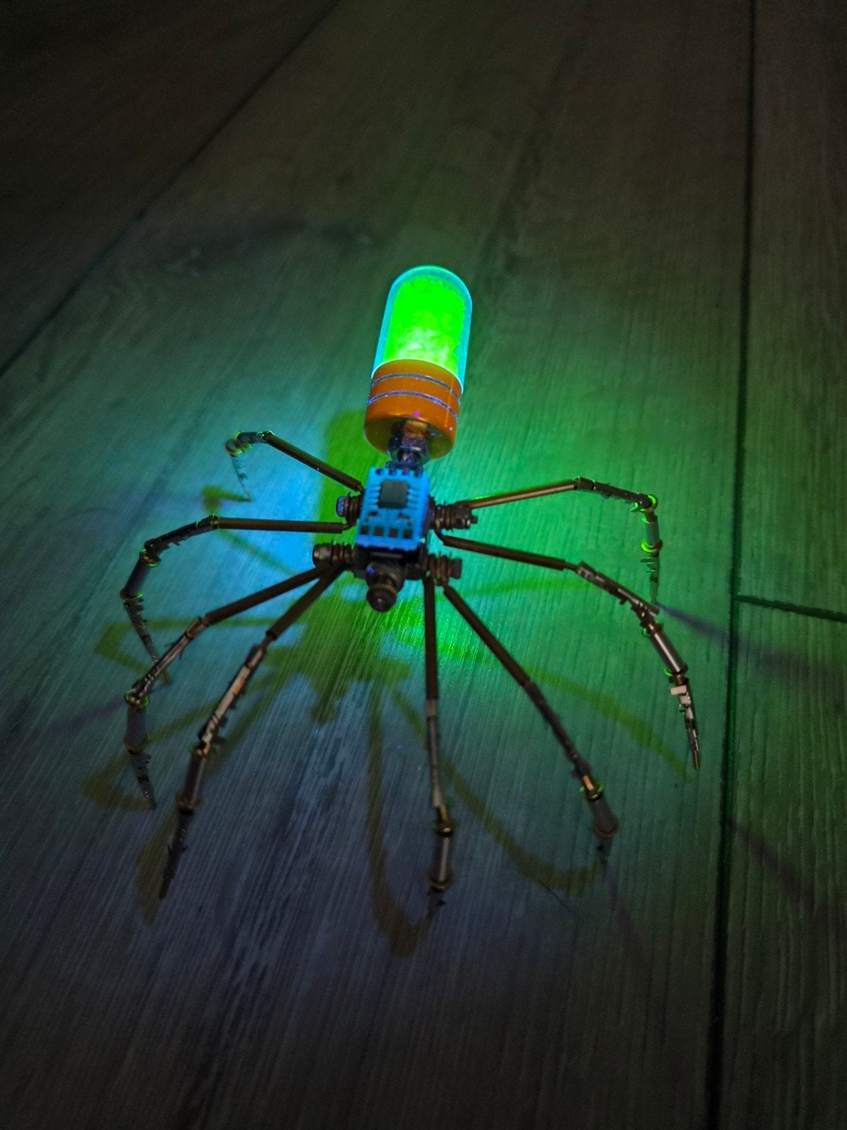 Cyberpunk spin met uranium glas, Antiek en Kunst, Ophalen of Verzenden