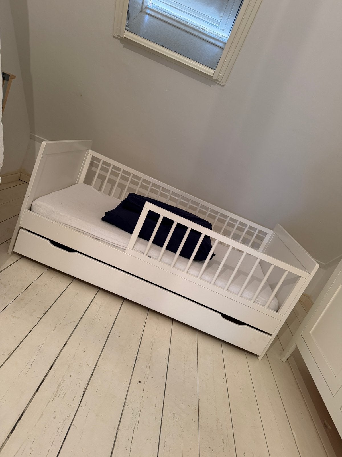 Peuterbed met grote lade eronder, Ophalen, Zo goed als nieuw, 140 tot 160 cm, 70 tot 85 cm