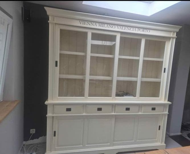 Foto 2 van Mooi dressoir met vitrinekast - crème/wit