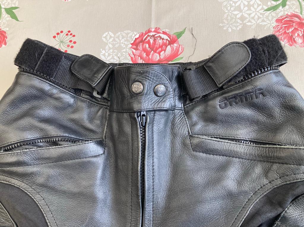 MOOIE ORINA DAMES MOTORBROEK !!! Mt 42, Motoren, Ophalen of Verzenden, Tweedehands, Dames, Broek | leer
