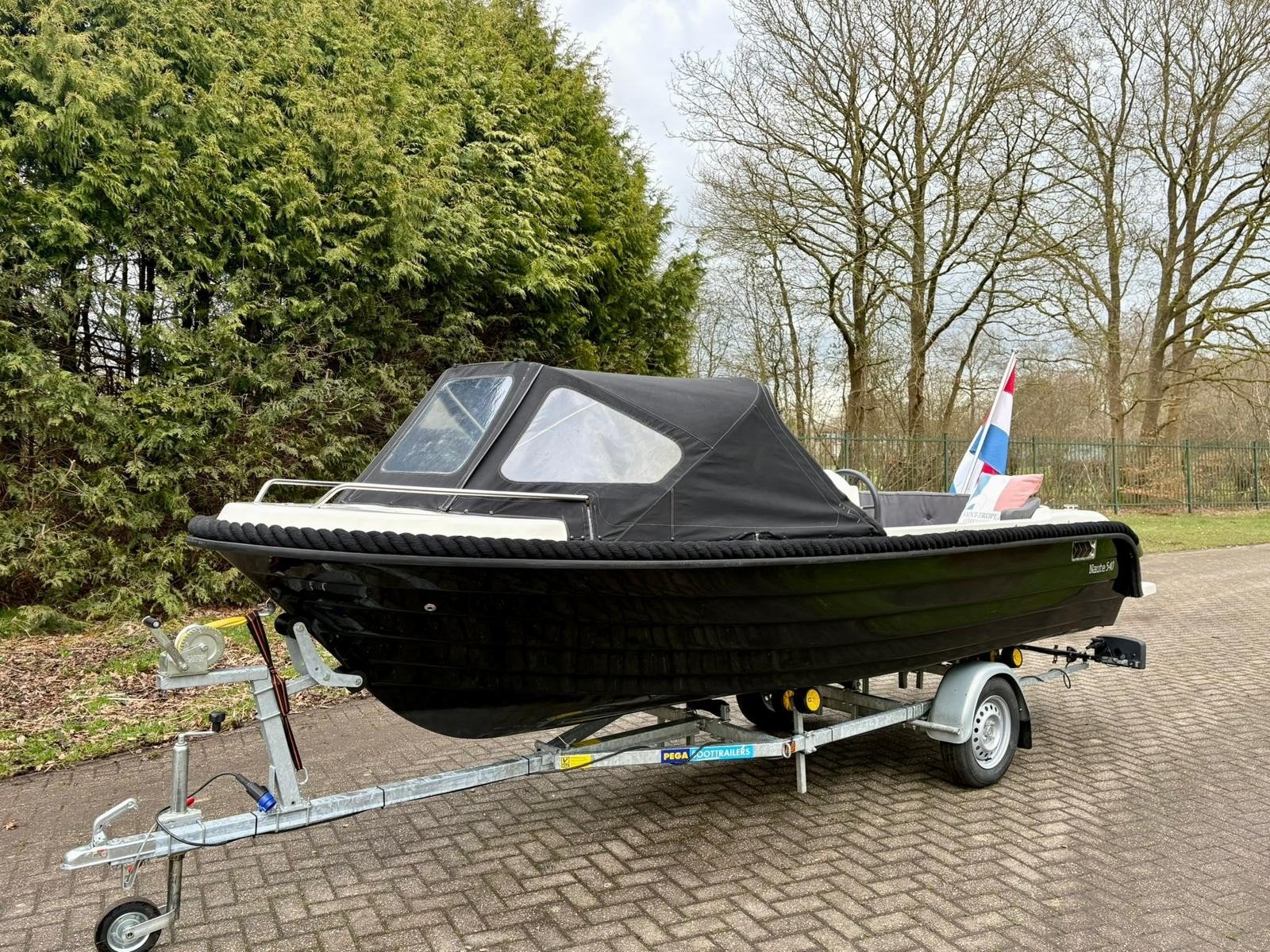 Naute 540 Tender met Suzuki 20pk EFI en trailer, Watersport en Boten, Sloepen, Ophalen, Gebruikt, Buiskap, 20 pk