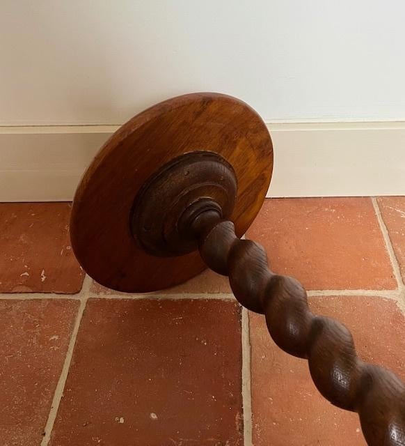 Frans vintage eikenhouten plantentafeltje met gedraaide poot, Ophalen of Verzenden