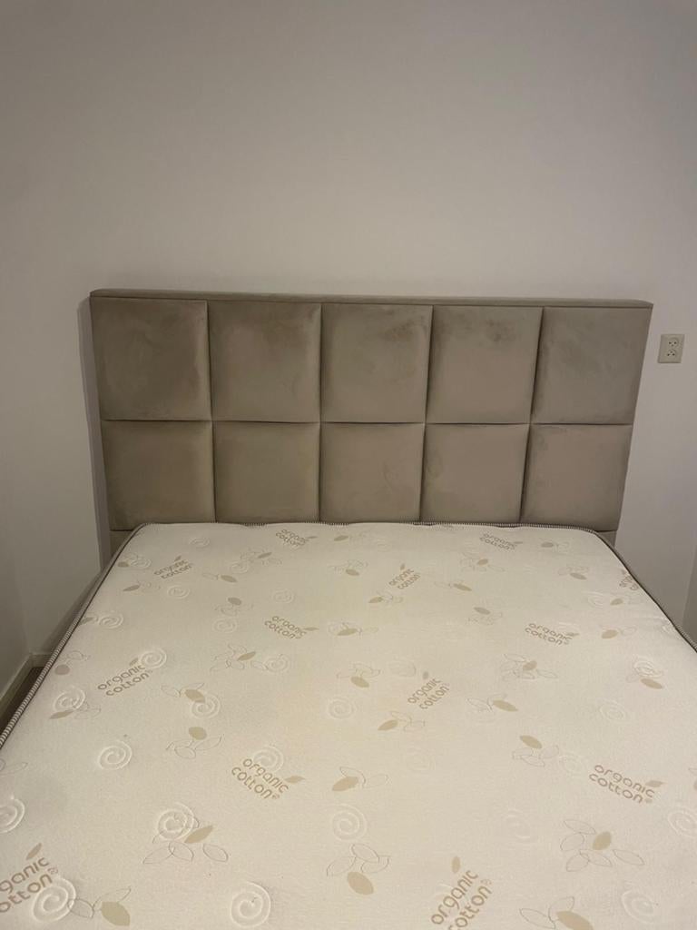 Luxe boxspring met matras., Huis en Inrichting, Slaapkamer | Bedden, Ophalen, Beige, Velvet, Tweepersoons