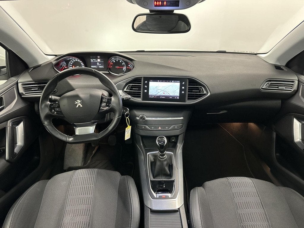Peugeot 308 1.2 PureTech Blue Lease Premium CAMERA CARPLAY N, Auto's, Peugeot, Voorwielaandrijving, Stof, Gebruikt, Euro 6