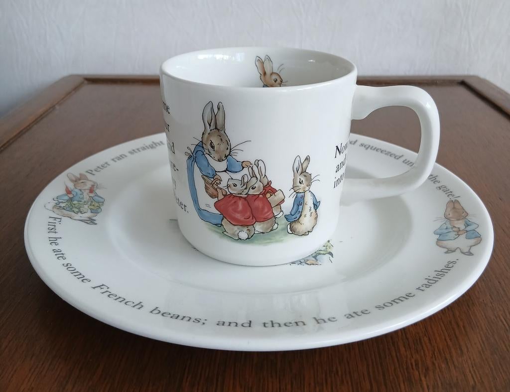 Wedgwood Peter Rabbit Beatrix Potter Designs Mok /Bord Nieuw, Verzamelen, Ophalen of Verzenden, Nieuw, Porselein, Bord of Schaal
