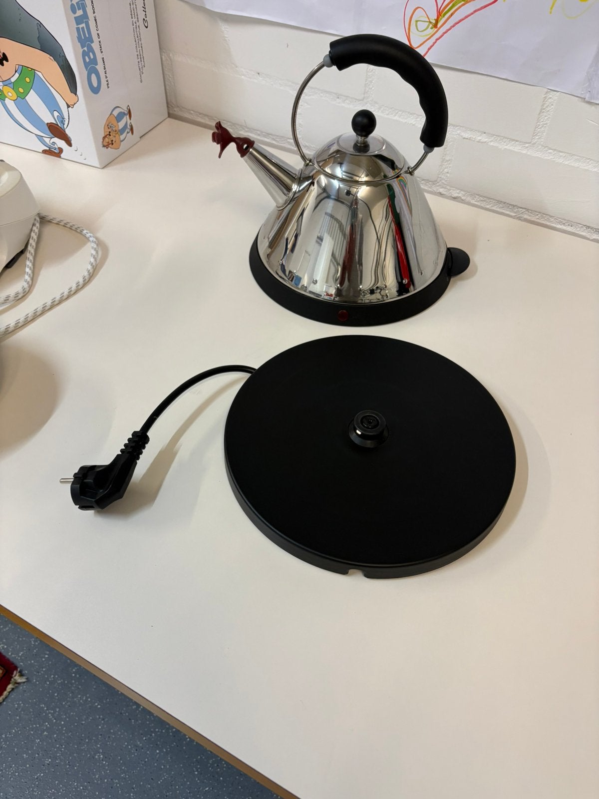 Alessi Elektrische Waterkoker - Stijlvol en Functioneel, 1 tot 2 liter, Ophalen, Zo goed als nieuw, Draadloos
