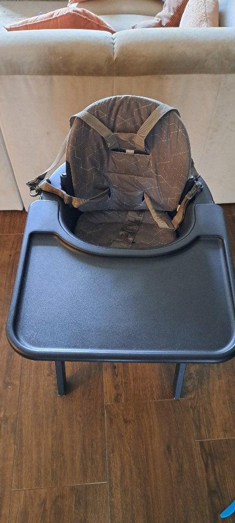 Stokke Steps kinderzitje + tafelblad + placemat, Ophalen of Verzenden, Gebruikt, Meegroeistoel