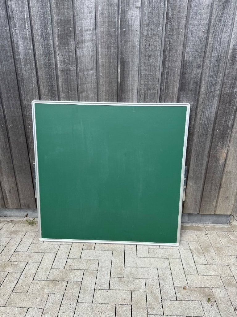 Schoolbord 1 bij 1 meter 2 zijde bruikbaar en magnetisch, Ophalen, Gebruikt, Krijtbord