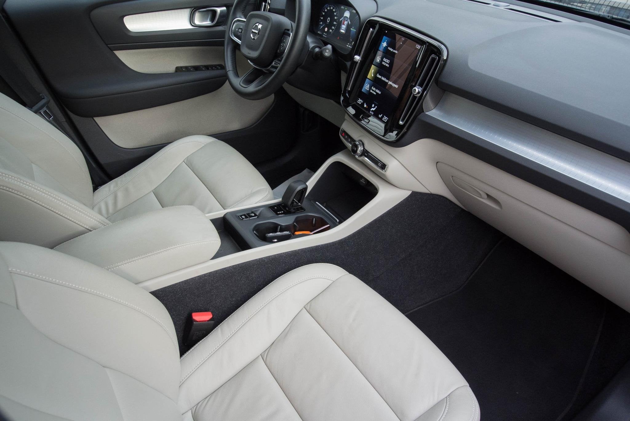Volvo XC40 1.5 T5 Recharge Inscription Leder, Dealer onderhouden, Euro 6, 1712 kg, Blauw