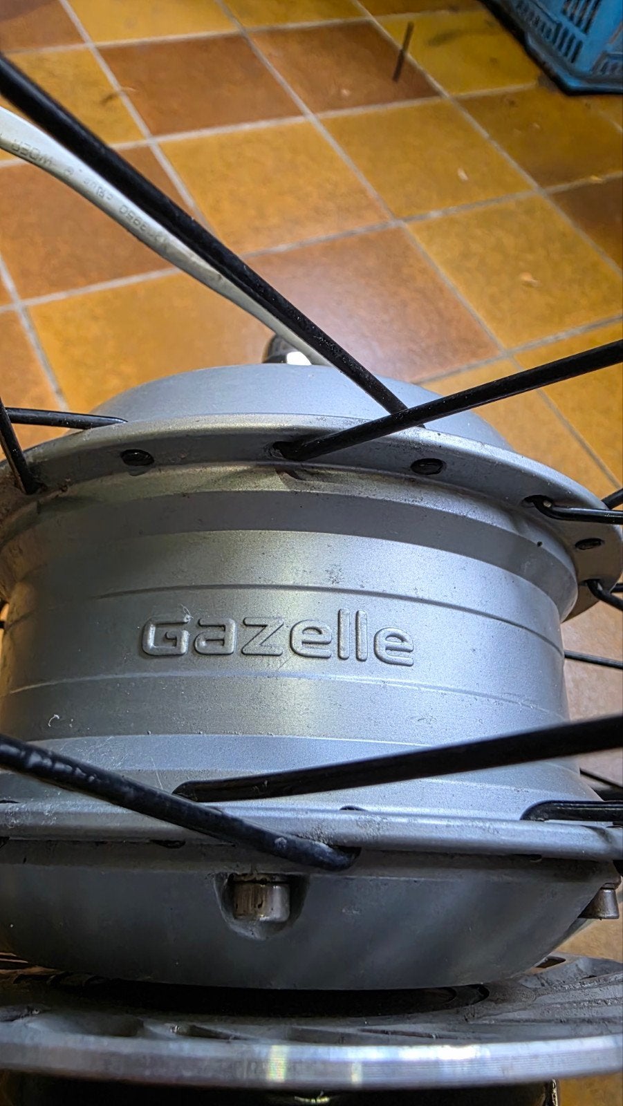 Gazelle Voorwiel met Motor en Schwalbe Marathon Band, Fietsen en Brommers, Gebruikt, Ophalen of Verzenden, Aluminium, Gazelle