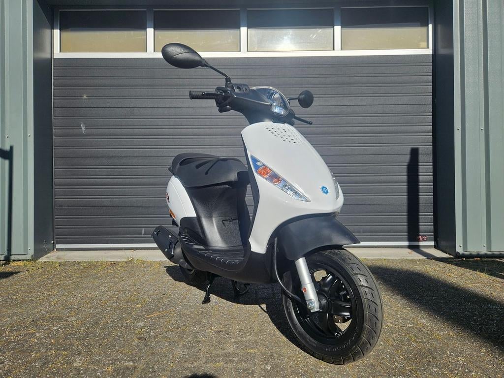 PIAGGIO ZIP 50 2T BROM BJ 2017 WIT PAS 2001KM! NIEUWSTAAT, Onbekend, Ophalen of Verzenden, Zo goed als nieuw, Onbekend