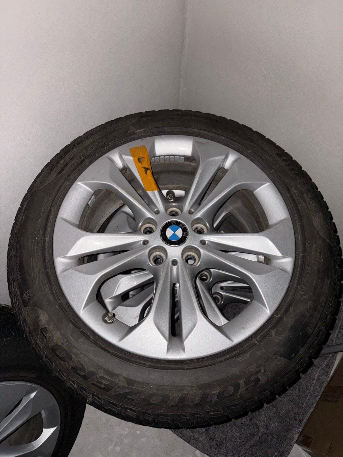 BMW X1 F48 Velgen met Winterbanden 205/60/17, Auto-onderdelen, Ophalen, Gebruikt, Banden en Velgen, 17 inch