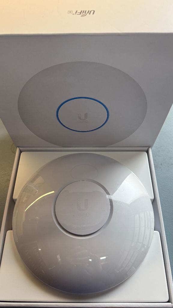 Unifi 6 Professional ZGAN, Computers en Software, Accesspoints, Ophalen of Verzenden, Zo goed als nieuw, Ubiquity UniFi