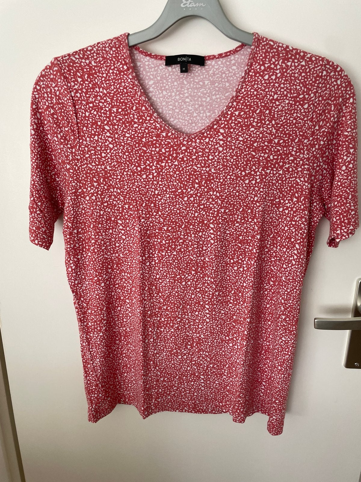 Bonita T-shirt met V-hals en korte mouwen, maat M, Maat 38/40 (M), Ophalen of Verzenden, Zo goed als nieuw, Korte mouw