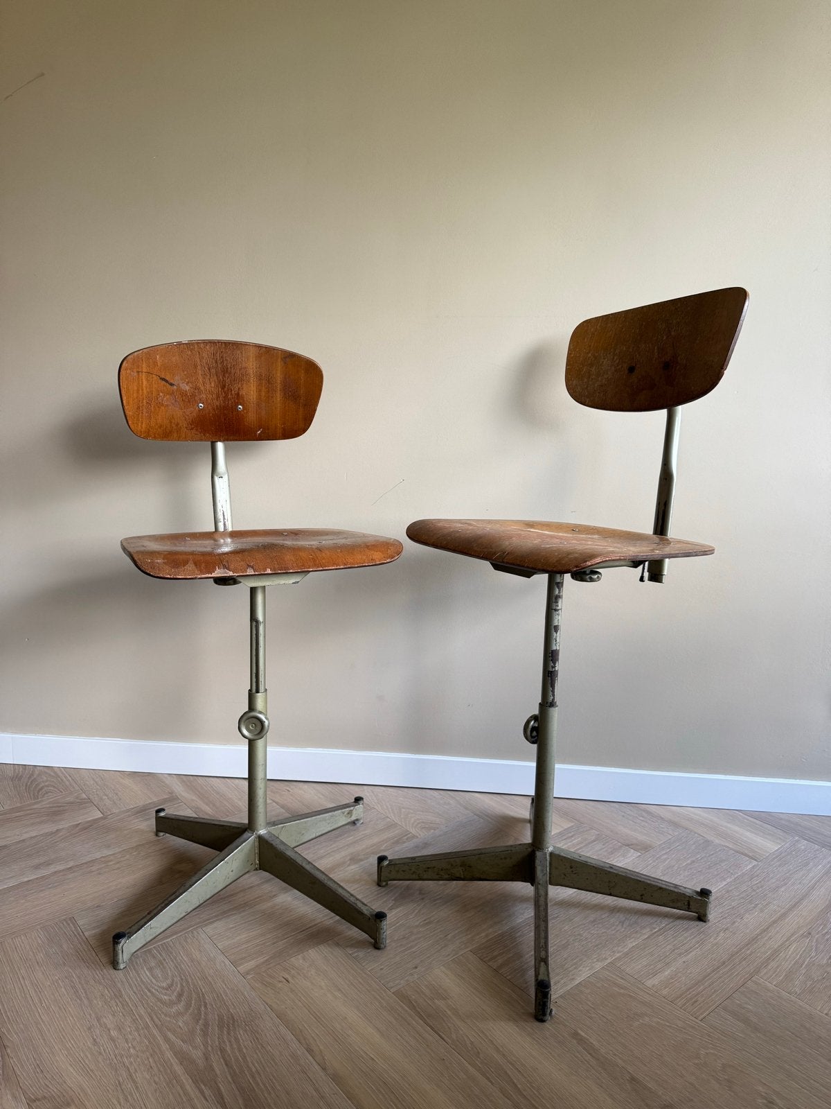 Vintage Werkstoelen/Krukken Maison De Bonneterie, Ophalen