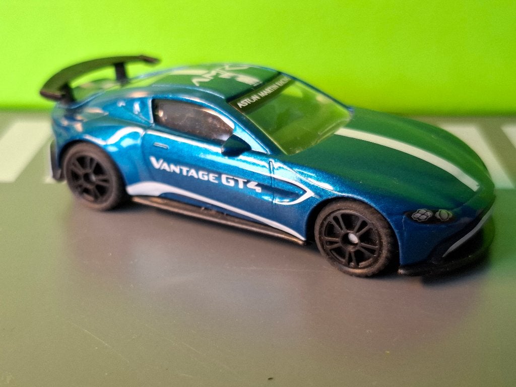 Siku 1577 - Aston Martin Vantage GT4 [blauw] 1/55, Ophalen of Verzenden, Gebruikt, Auto
