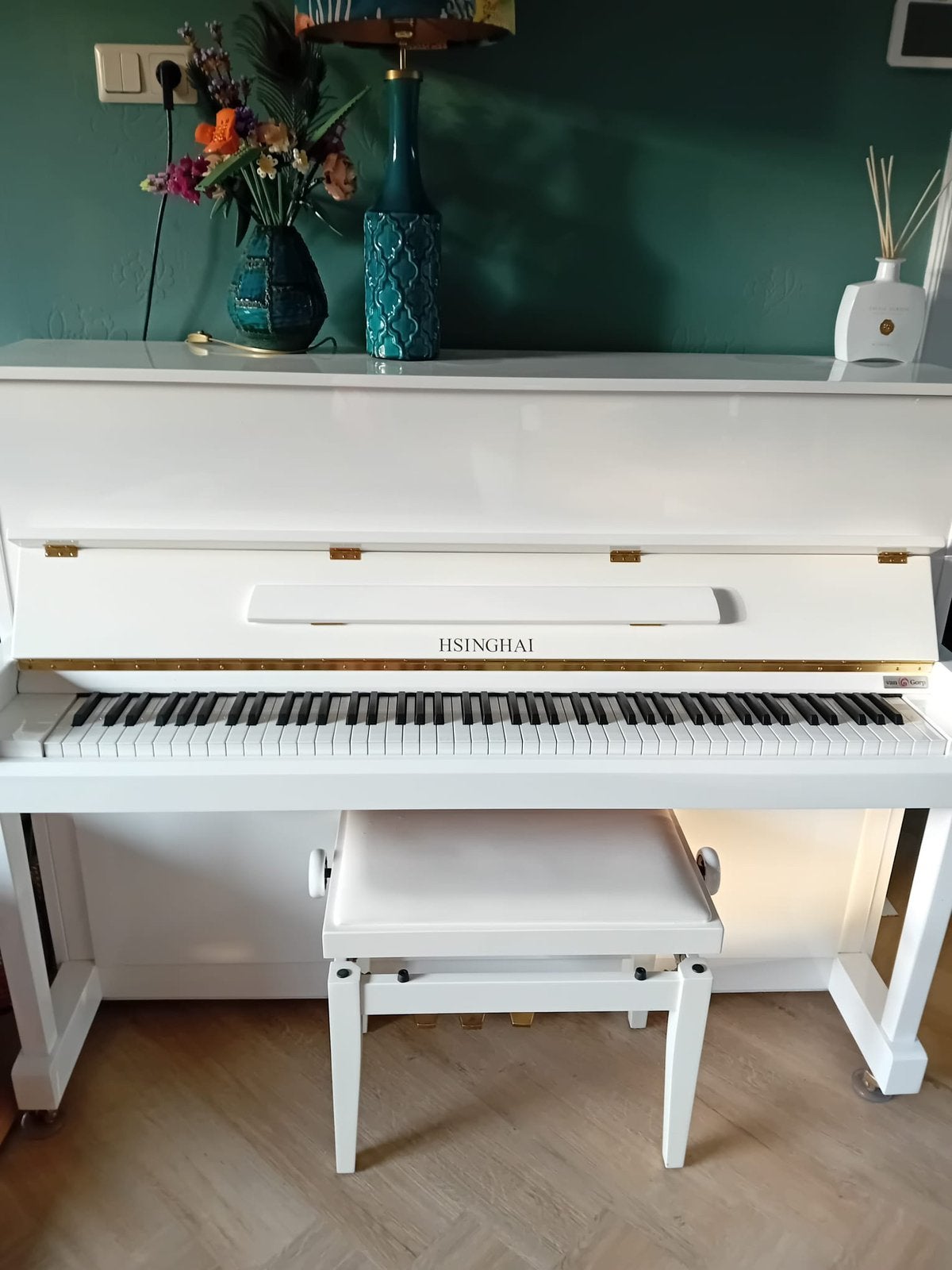 HSINGHAI piano, zeer mooi, met kruk, Ophalen, Contact@vintageaudiobreda.nl, Wit, HSINGHAI