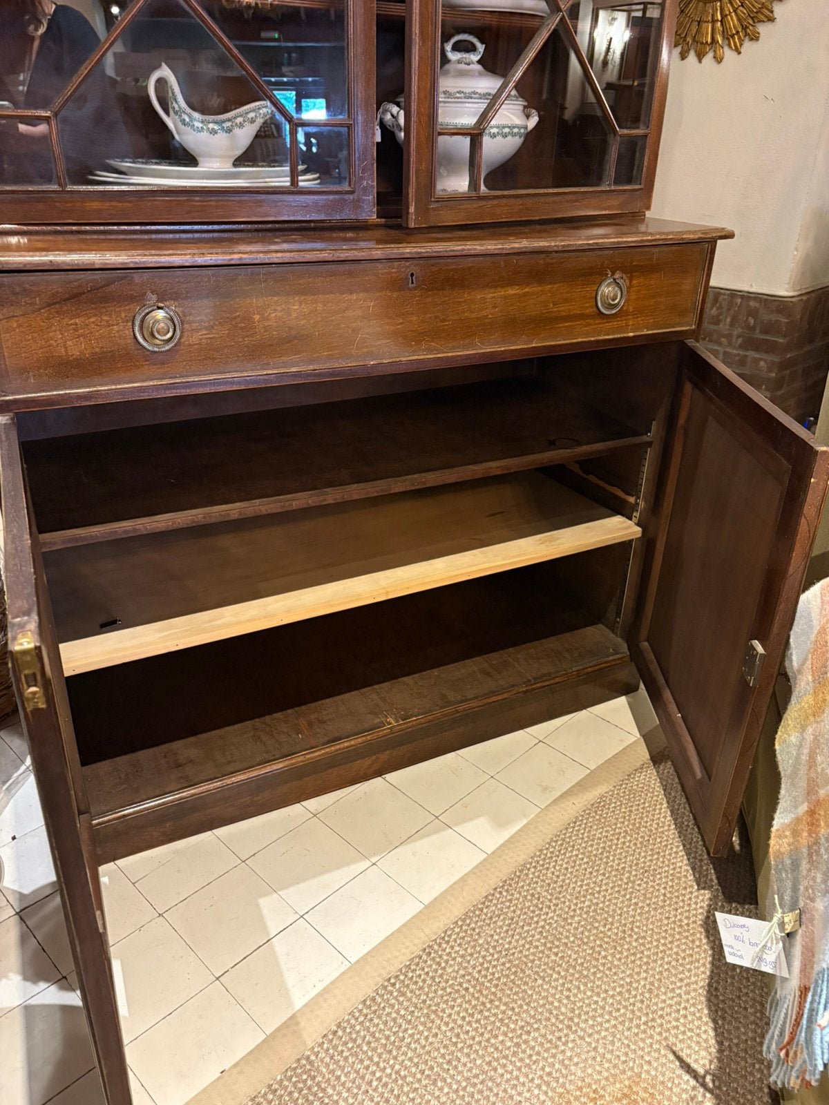 Bookcase Cabinetkast, servieskast, vitrine kast, 2 delig, Hoofdstraat 15 de steeg, Zo goed als nieuw, 25 tot 50 cm, Info@ilfienile.nl