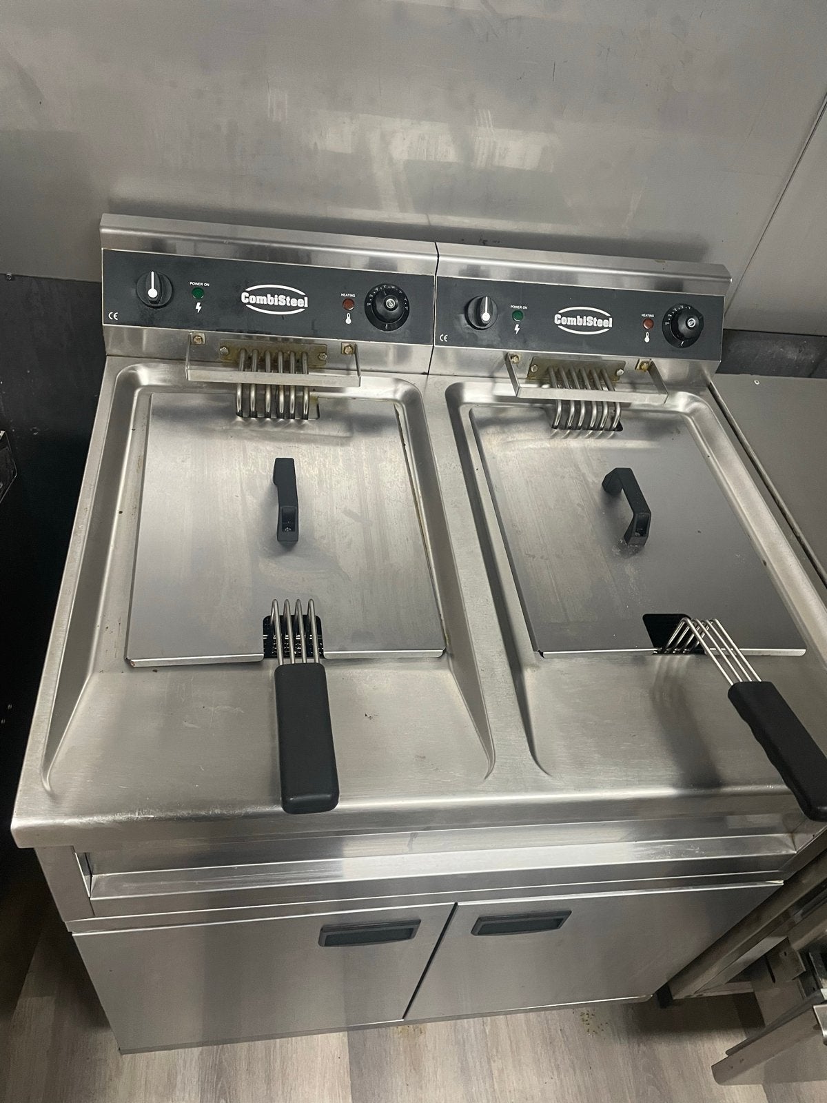 CombiSteel Professionele Duo-Friteuse - RVS op 400v, 4 liter of meer, Ophalen, Gebruikt, Duo-friteuse