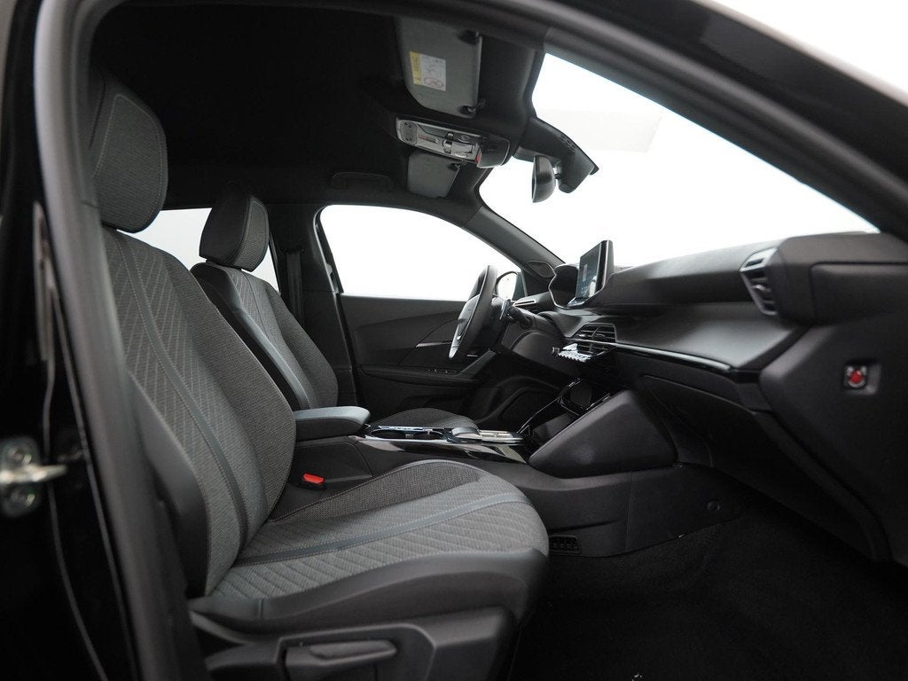 Peugeot 2008 1.2 Hybrid 145 Allure | Navigatie | Apple Carpl, Auto's, Peugeot, Gebruikt, Euro 6, 1199 cc, Zwart