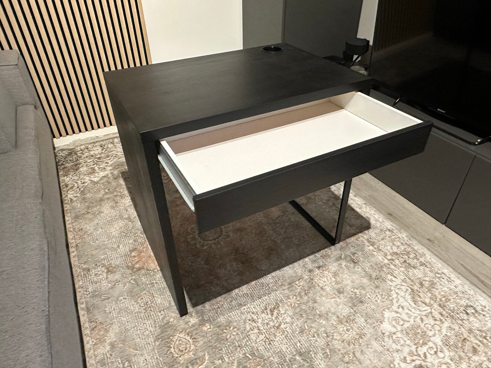 Donkerbruin bureau Ikea met lade en kabeldoorvoer, Ophalen, Met lades, 50 cm, Bruin