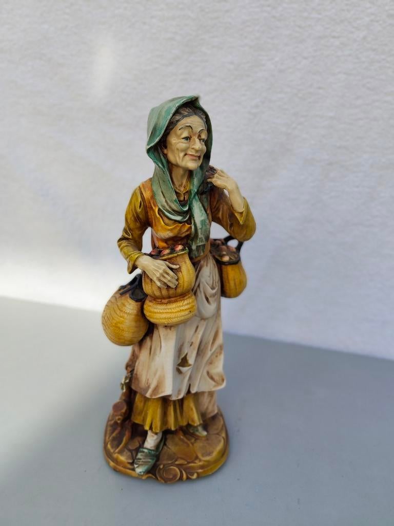 Beeld van een oude dame, heks verkoopster?, Ophalen of Verzenden, Gebruikt, Mens