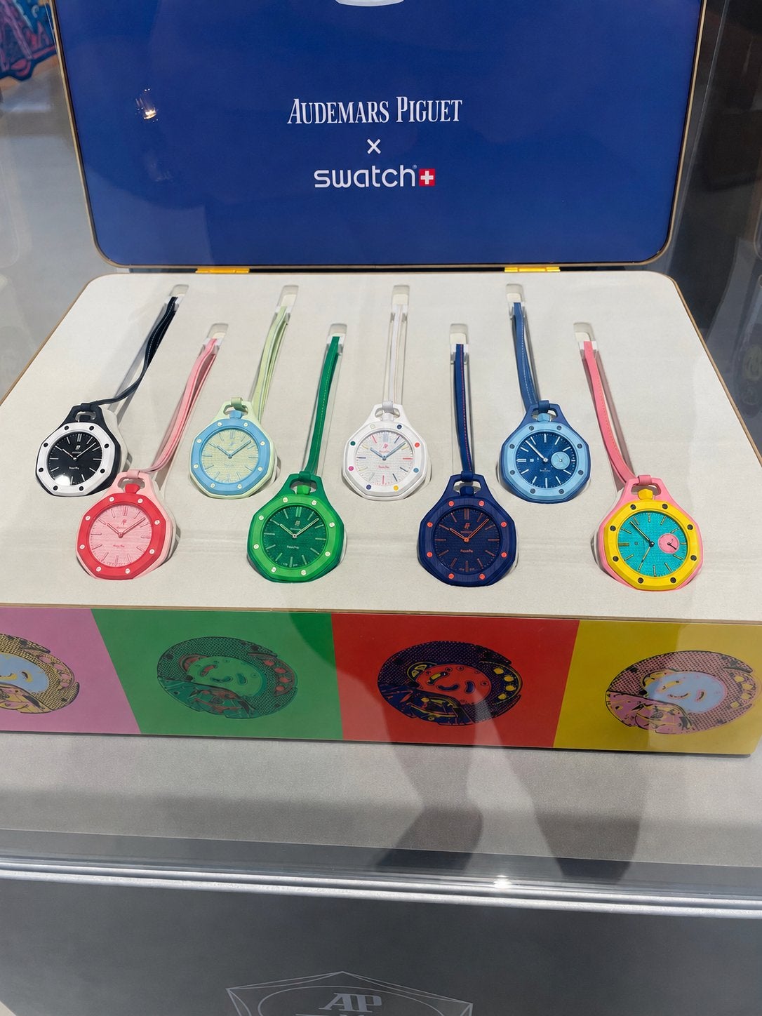 Royal pop x Swatch: Bioceramic Moonswatch Collectie, Nieuw, Ophalen of Verzenden, Kunststof, Zakhorloge